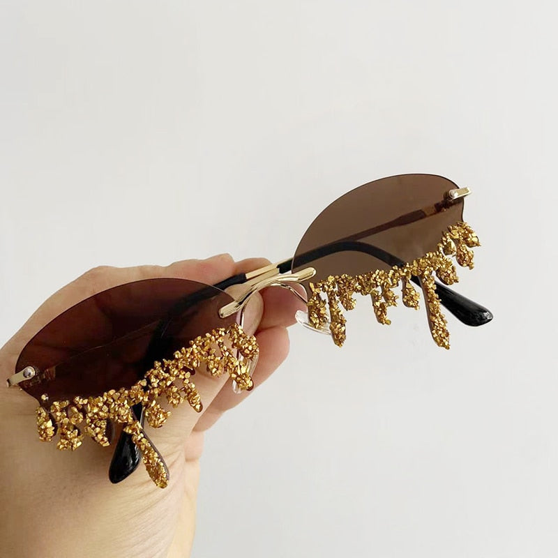 Cry me a glitter – Brilliant festival sunglasses