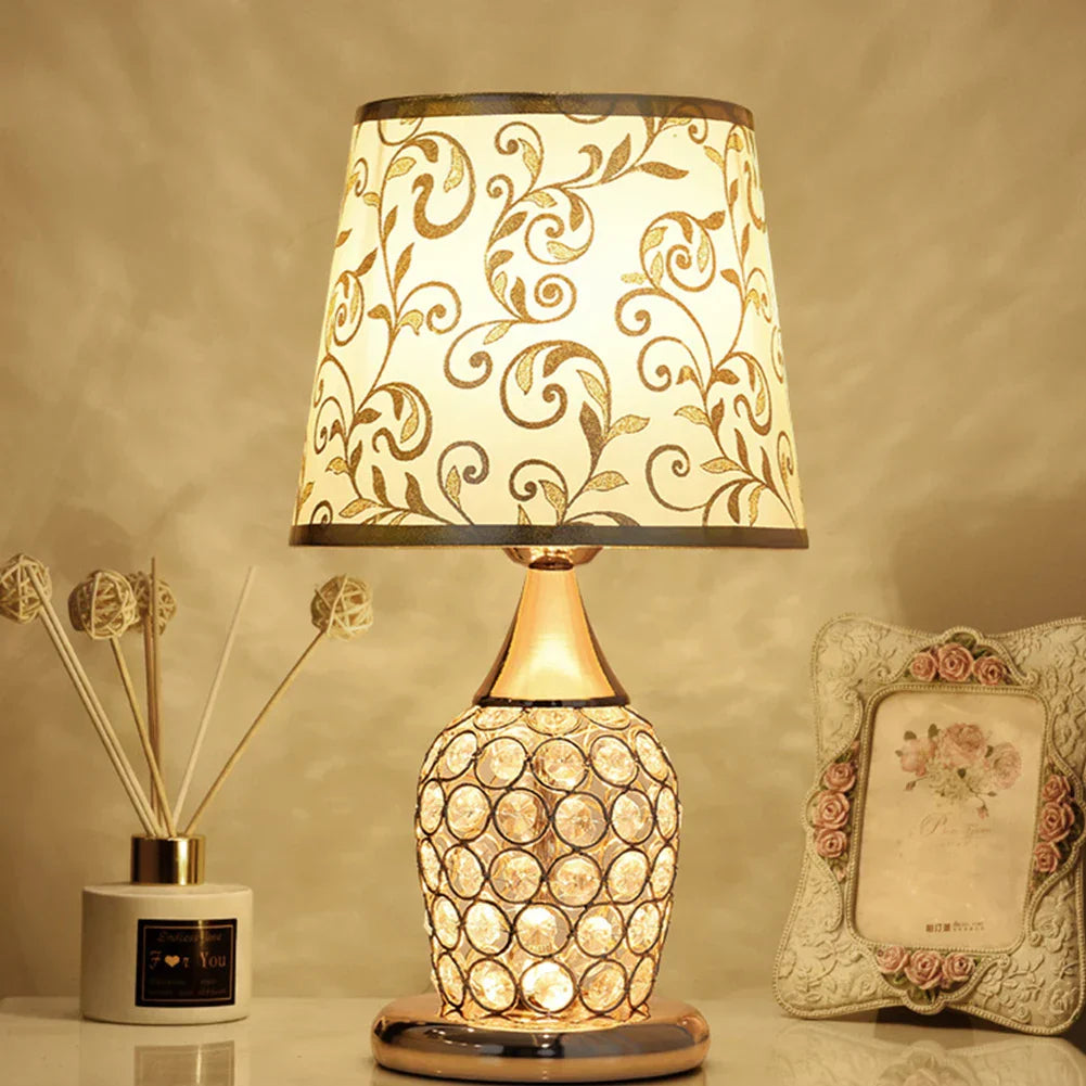 CrystalGlow - Elegant Bordslampa i Kristallglas