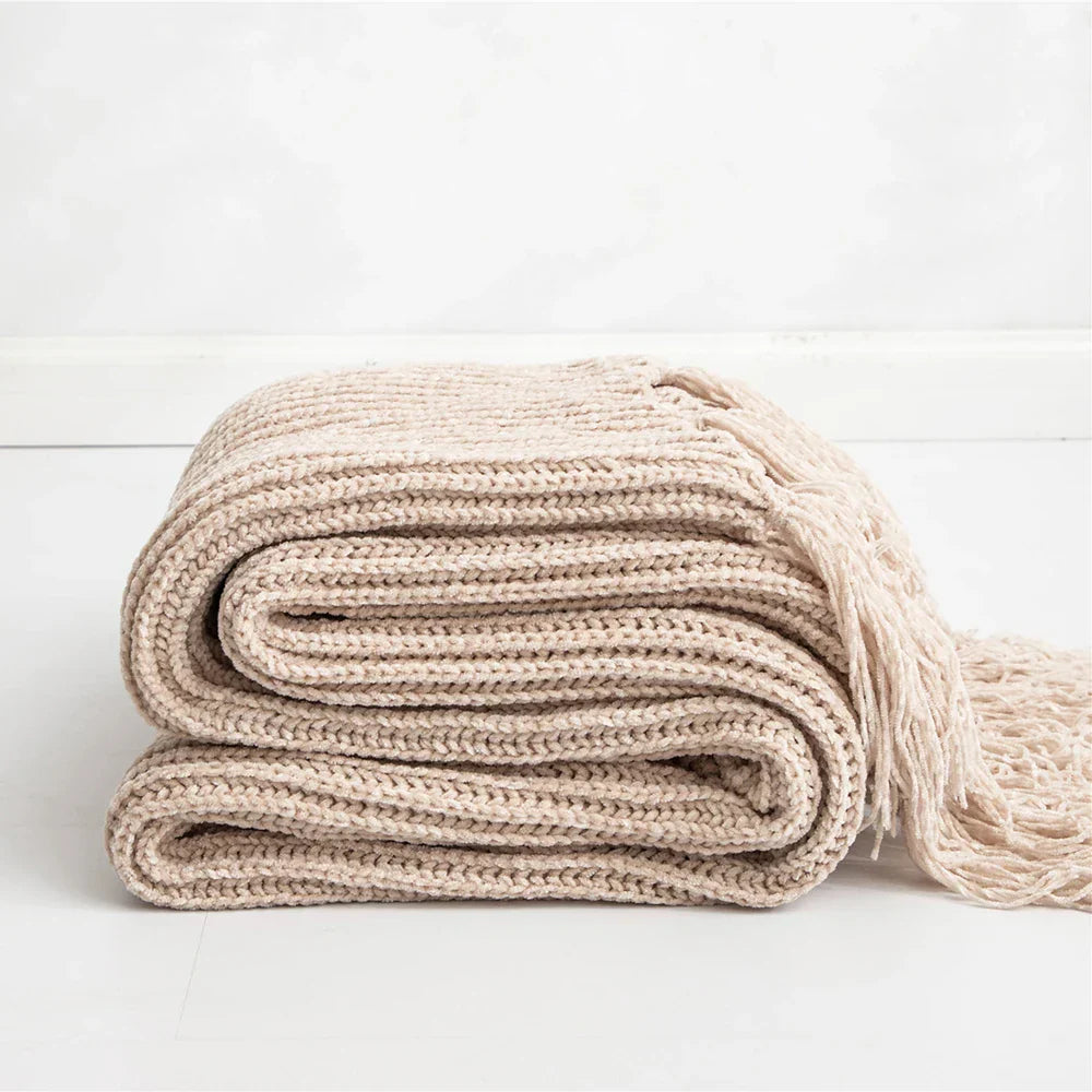 HeartCozy Throw – Luxurious Chenille Cushion with Heart Puffs