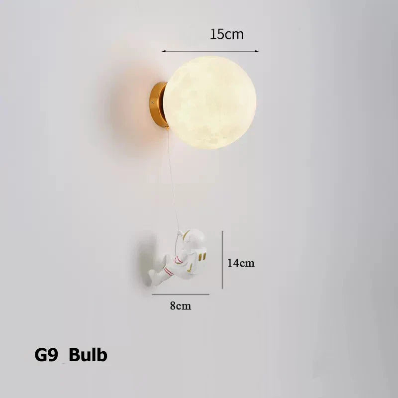 LunarGlow Wall Lamp - Moon-Shaped Astronaut Lighting