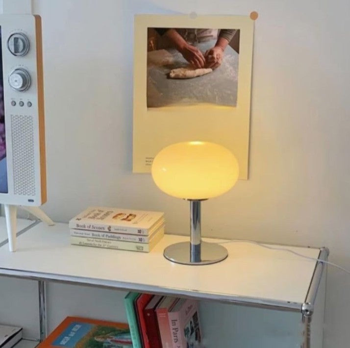 SérénitéMagique - Elegant Beige Table Lamp for Mood Lighting