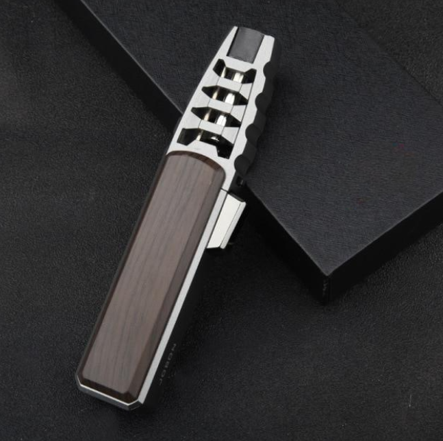 BlazeGuard Lighter – Robust Windproof Flame for Adventure