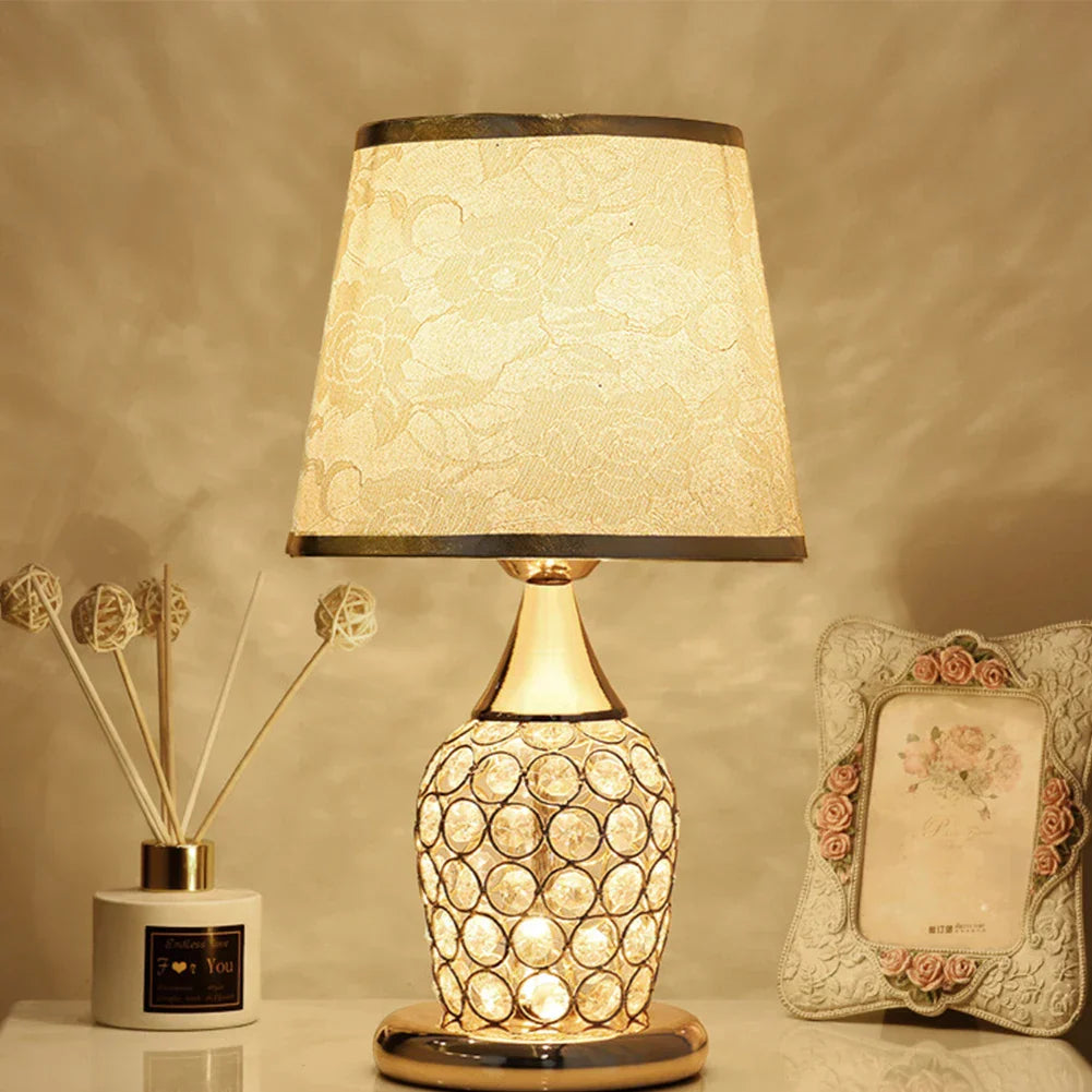 CrystalGlow - Elegant Bordslampa i Kristallglas