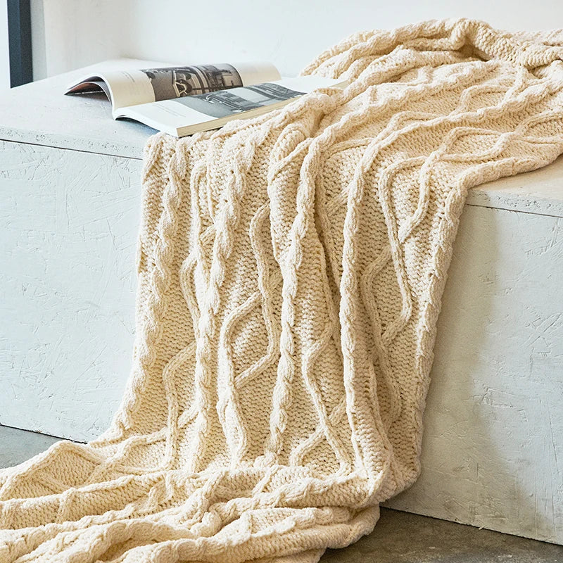 HeartCozy Throw – Luxurious Chenille Cushion with Heart Puffs
