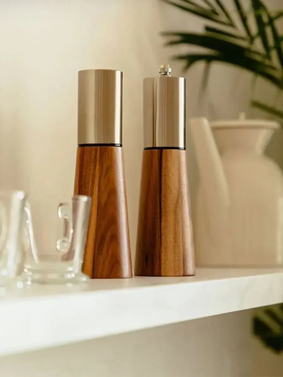 Sakura Spice - Elegant Pepper Mill Made of Acacia Wood