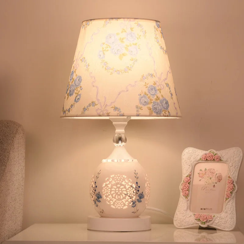 CrystalGlow - Elegant Bordslampa i Kristallglas