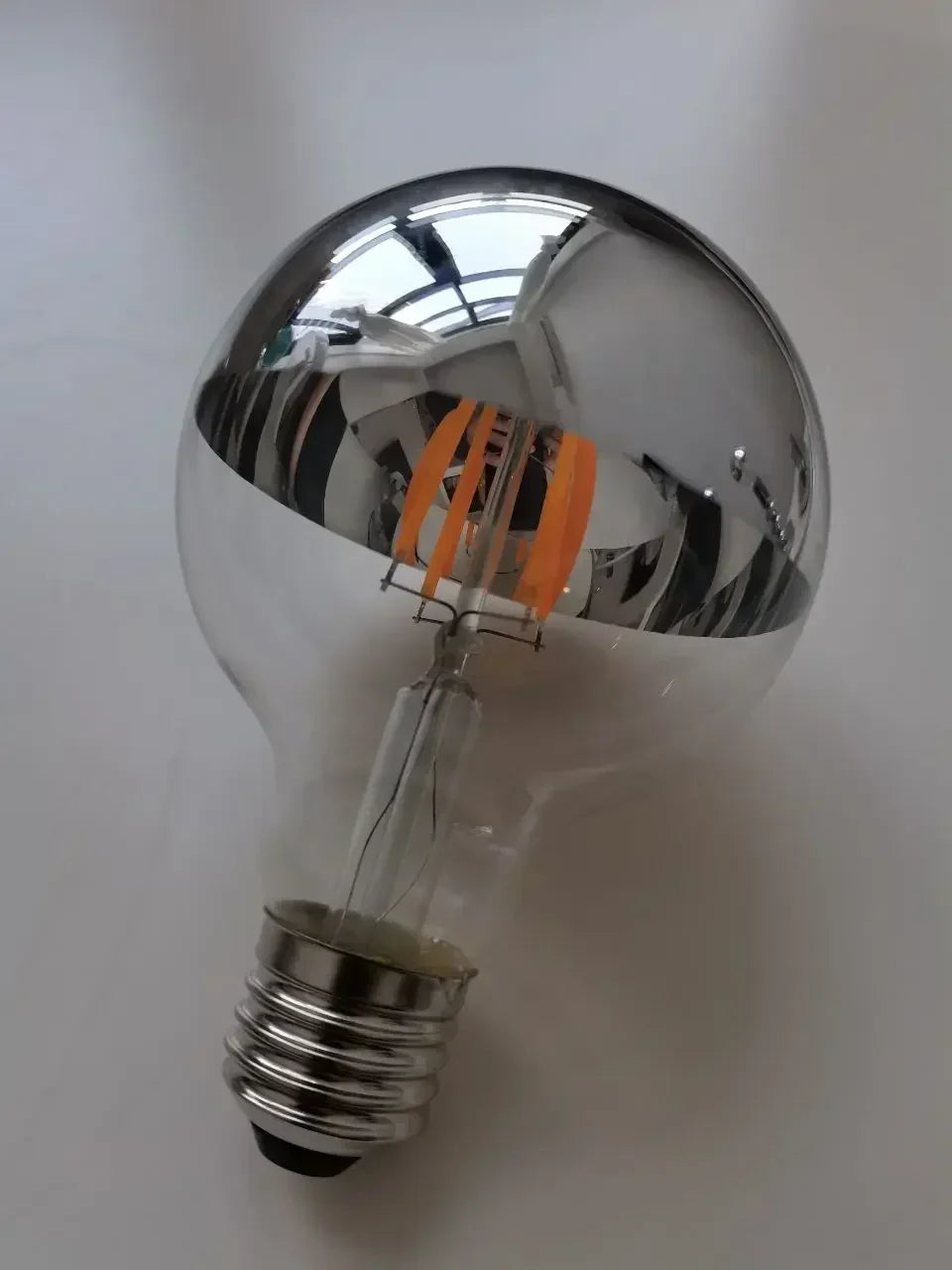 RetroGlow - Vintage LED Night Light for Atmospheric Lighting