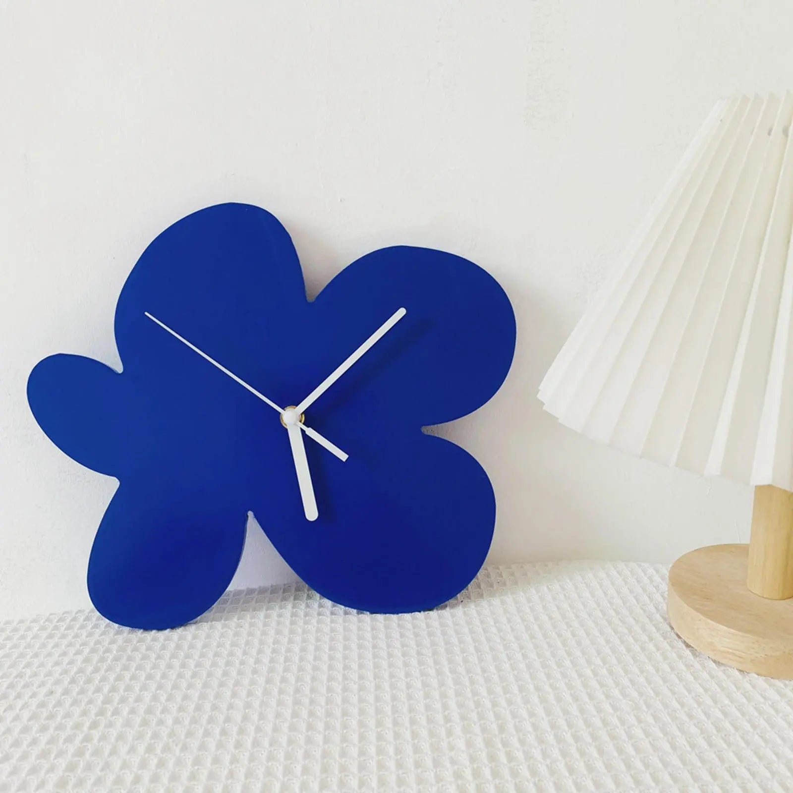 PetalTime - Elegant Flower-Shaped Wall Clock for Home Decor