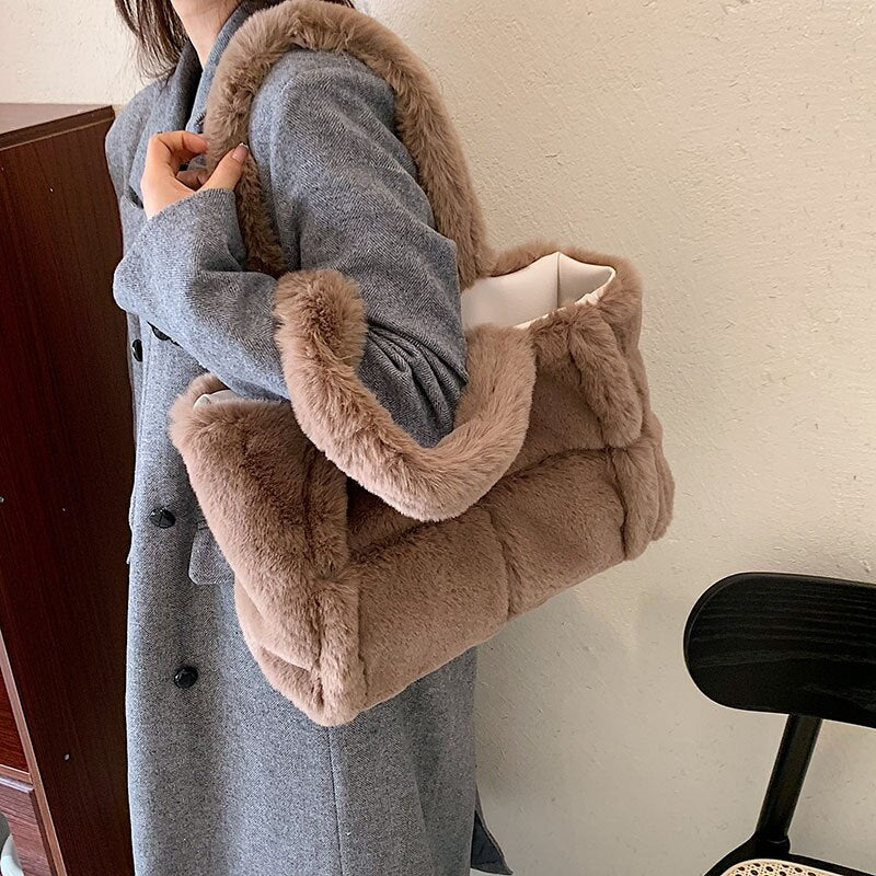 Pipa Plush Bag – Winter Comfortable Women's Handbag