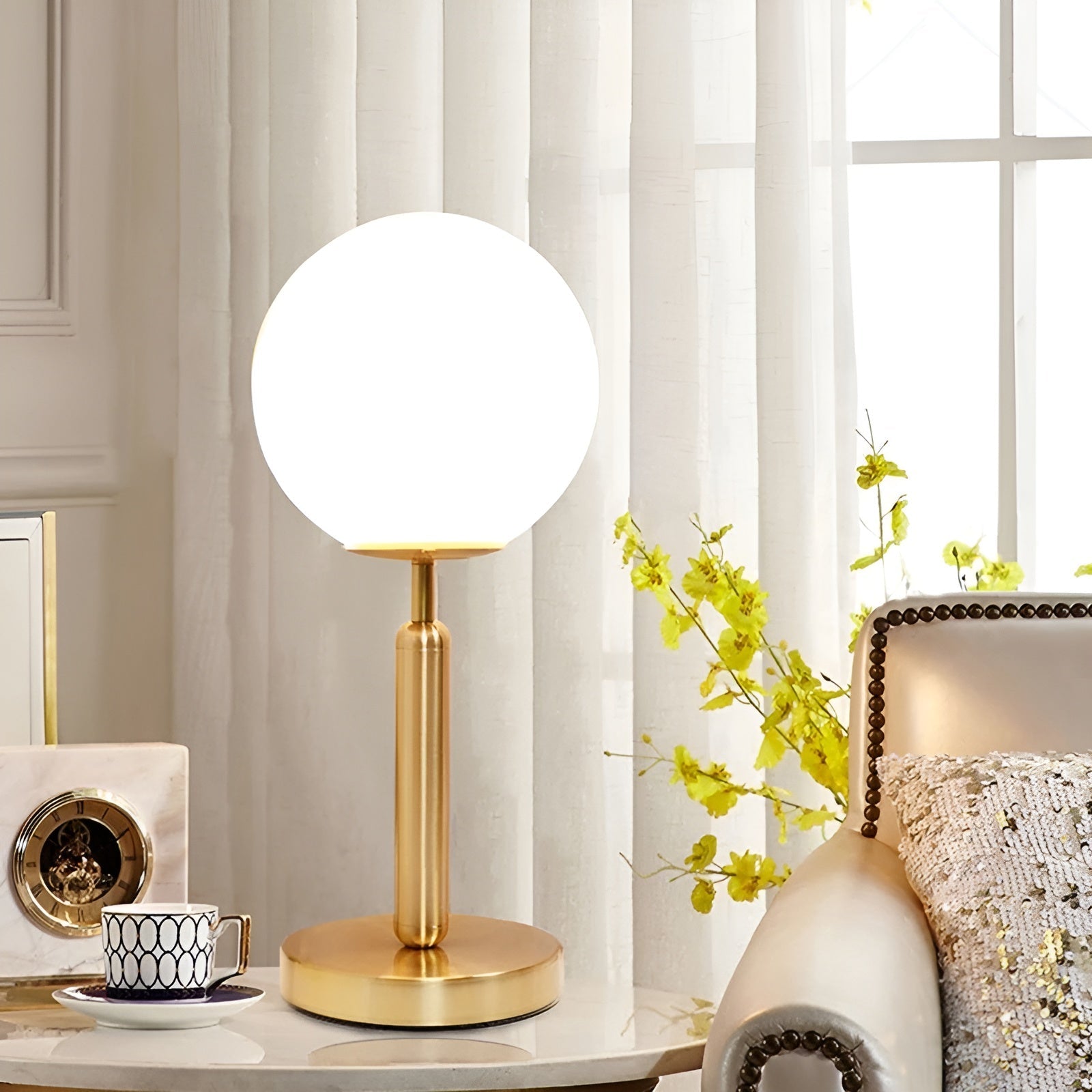 SphereShine Luxury Table Lamp in Glass & Brass – Elegance and LED