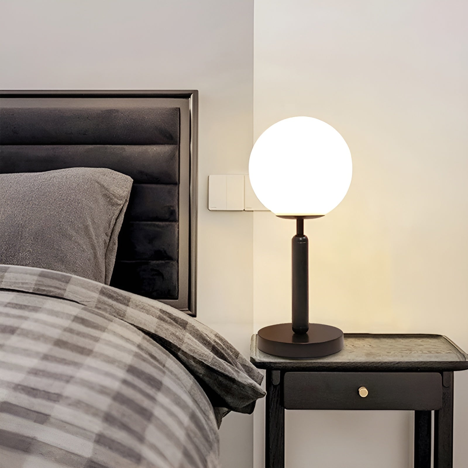 SphereShine Luxury Table Lamp in Glass & Brass – Elegance and LED
