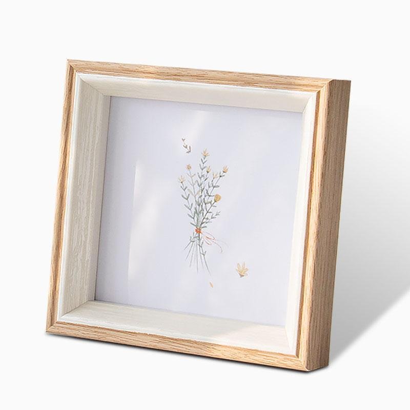 ElegantFrame – Luxurious Photo Frame with Golden Frame