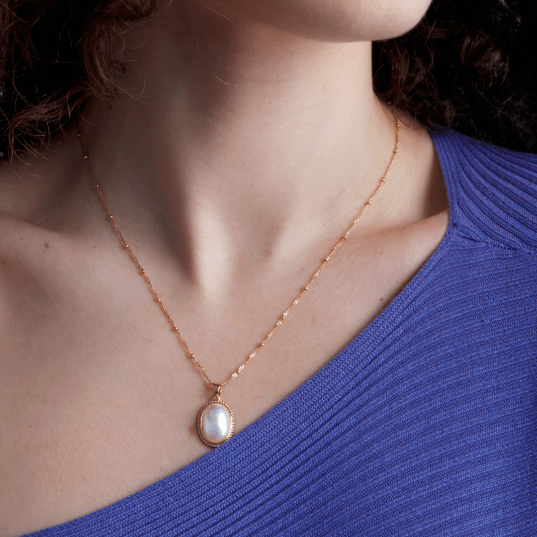 LuminaPearl Necklace - Elegant Gold Vintage Jewelry