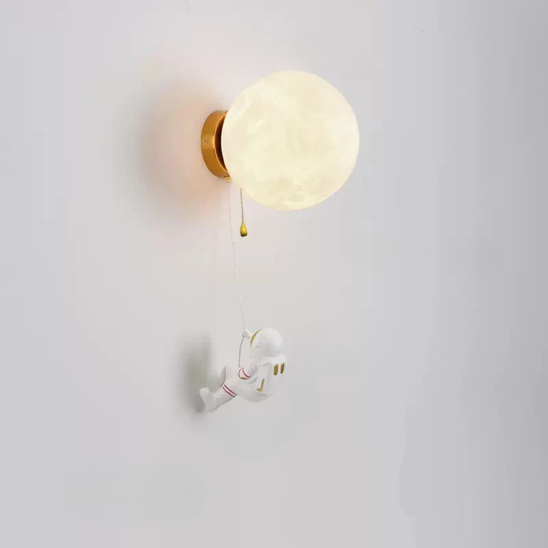 LunarGlow Wall Lamp - Moon-Shaped Astronaut Lighting