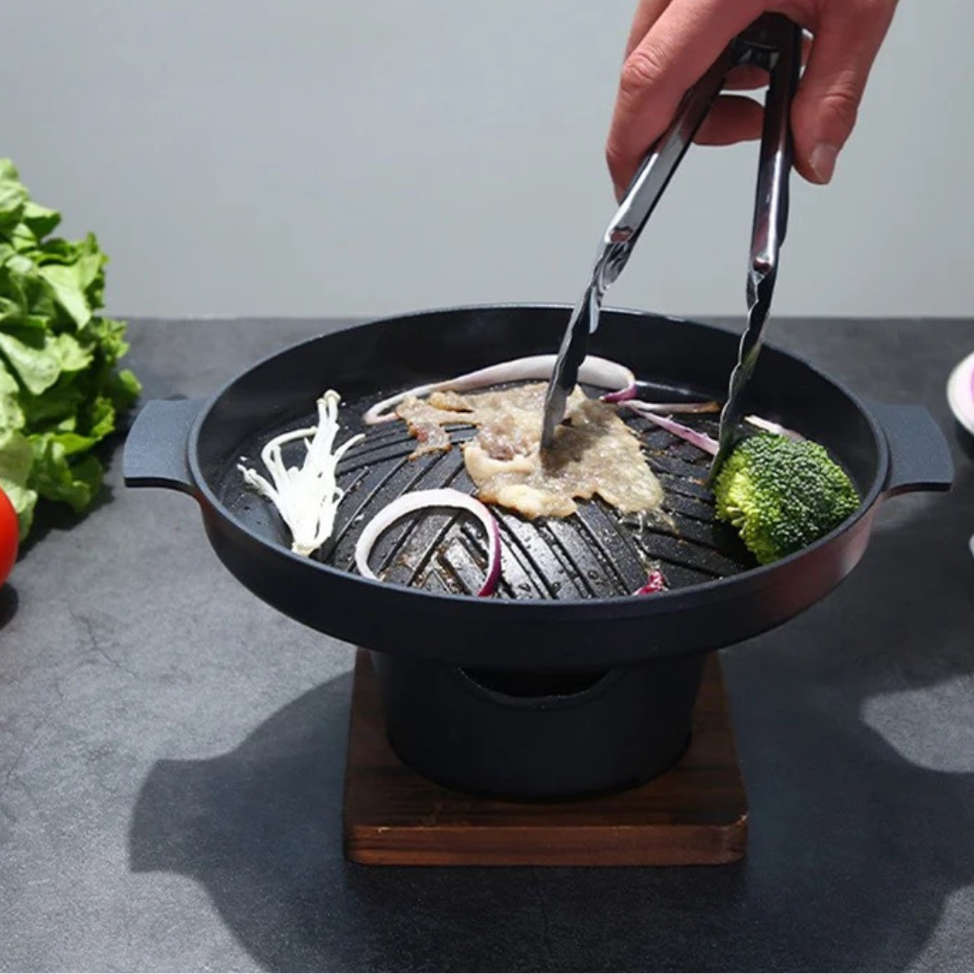 GrillMaster Pro - Stylish Portable BBQ for Outdoor Enjoyment