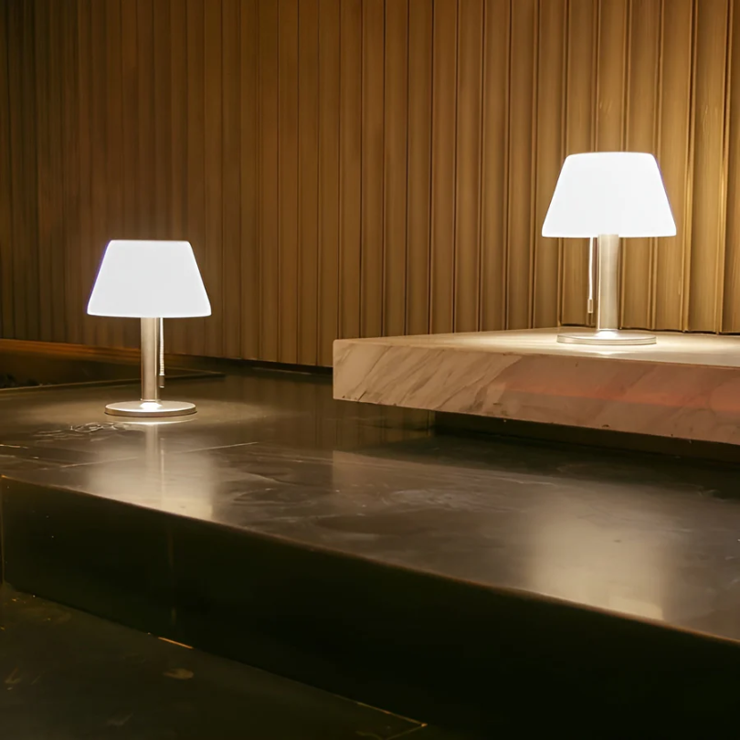 SolarLuxe Lamp – Modern Solar Table Lamp