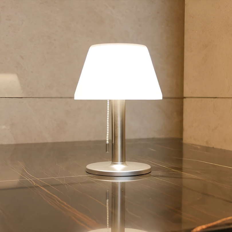 SolarLuxe Lamp – Modern Solar Table Lamp