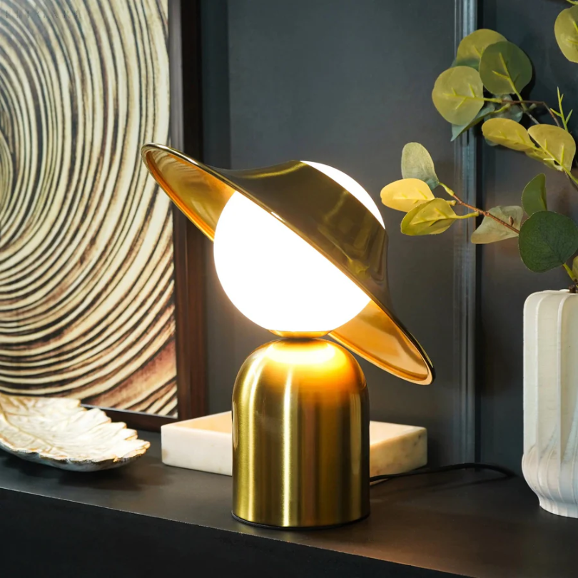 GoldAura Table Lamp - Elegant Gold Lighting for the Home
