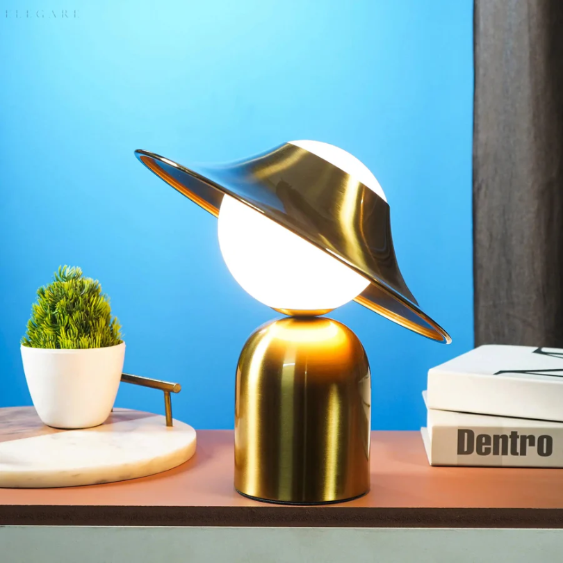 GoldAura Table Lamp - Elegant Gold Lighting for the Home
