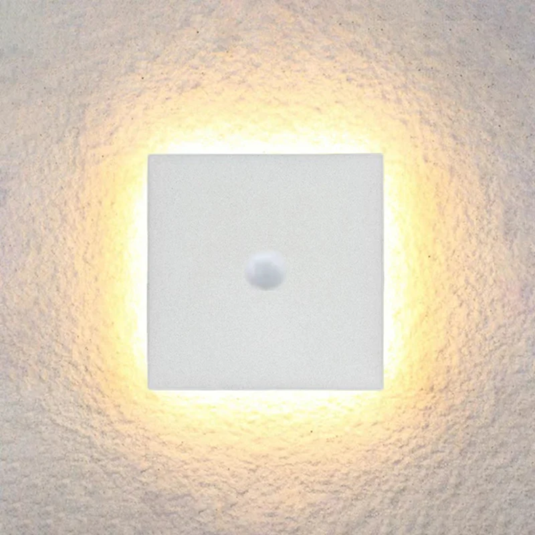ZenithGlow - Sleek LED Wall Lamp for Modern Interiors
