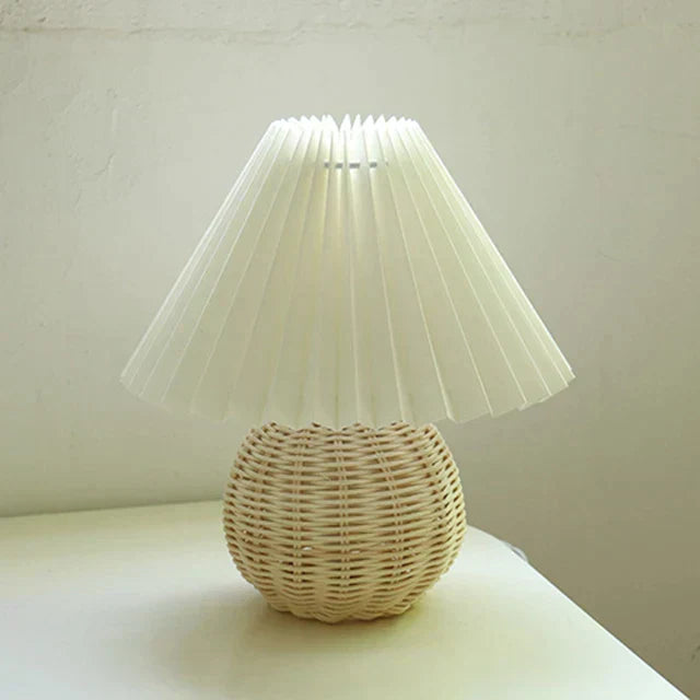 Timeless Lumiere Vintage Table Lamp - Classic Design for Every Room