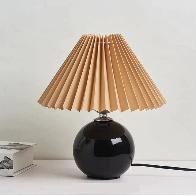 Timeless Lumiere Vintage Table Lamp - Classic Design for Every Room