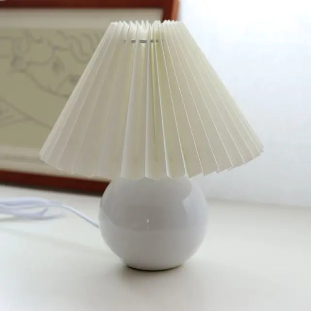 Timeless Lumiere Vintage Table Lamp - Classic Design for Every Room