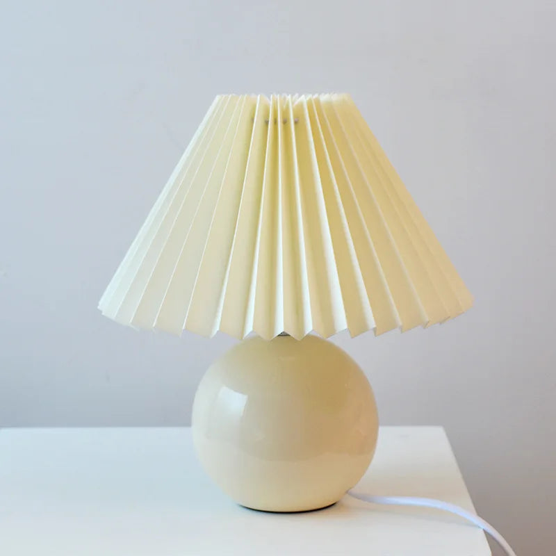 Timeless Lumiere Vintage Table Lamp - Classic Design for Every Room