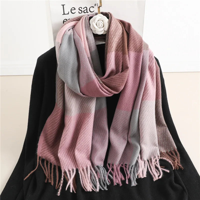 LuxeRuit Scarf - Elegant Winter Accessory for Every Outfit
