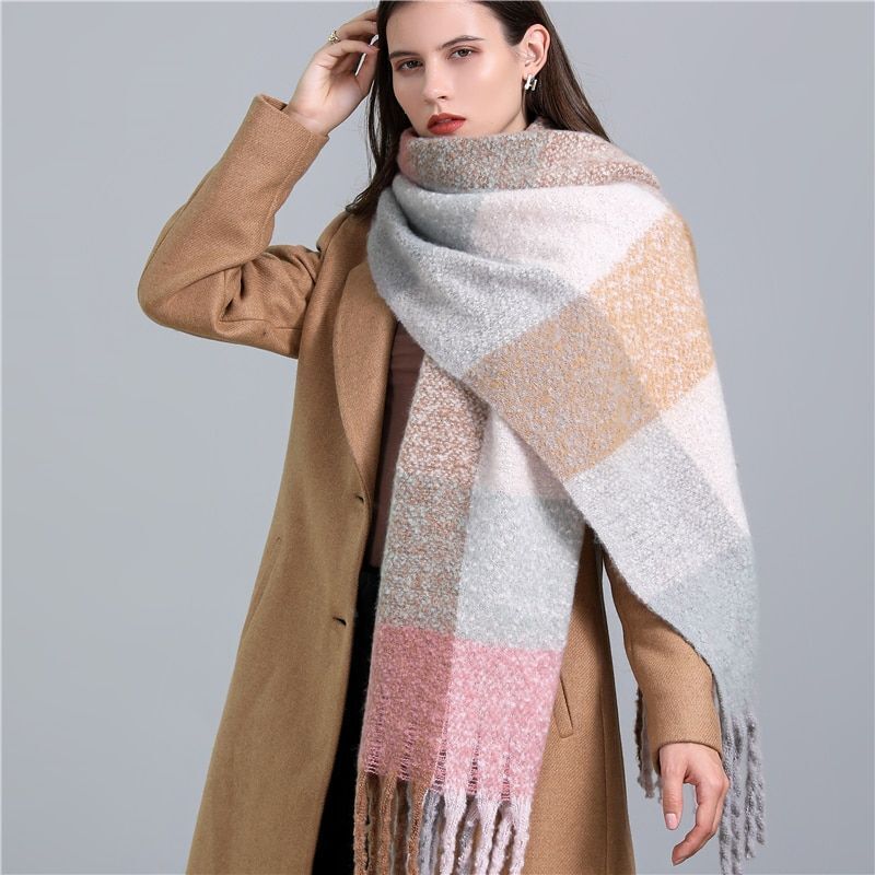 CosyPlaid Scarf – Warm, Trendy Winter Style