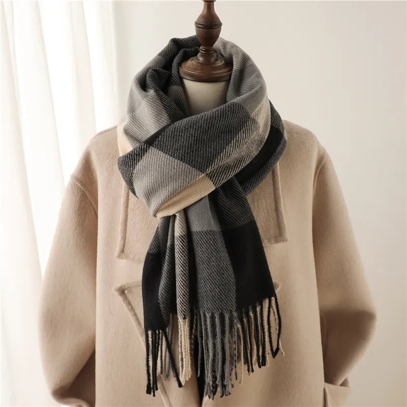 LuxeRuit Scarf - Elegant Winter Accessory for Every Outfit