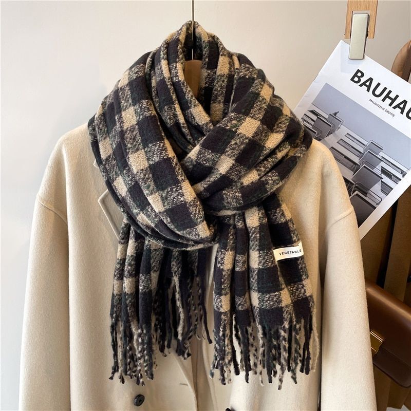 LuxeRuit Scarf - Elegant Winter Accessory for Every Outfit