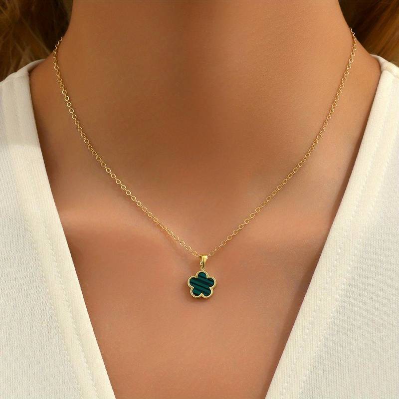 Fiora – Captivating Flower Necklace for Happiness