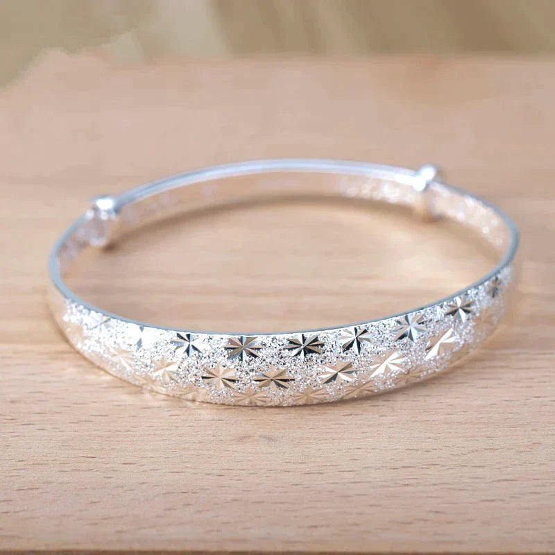 Captivating Star-Shaped Silver Bracelet for a Radiant Look