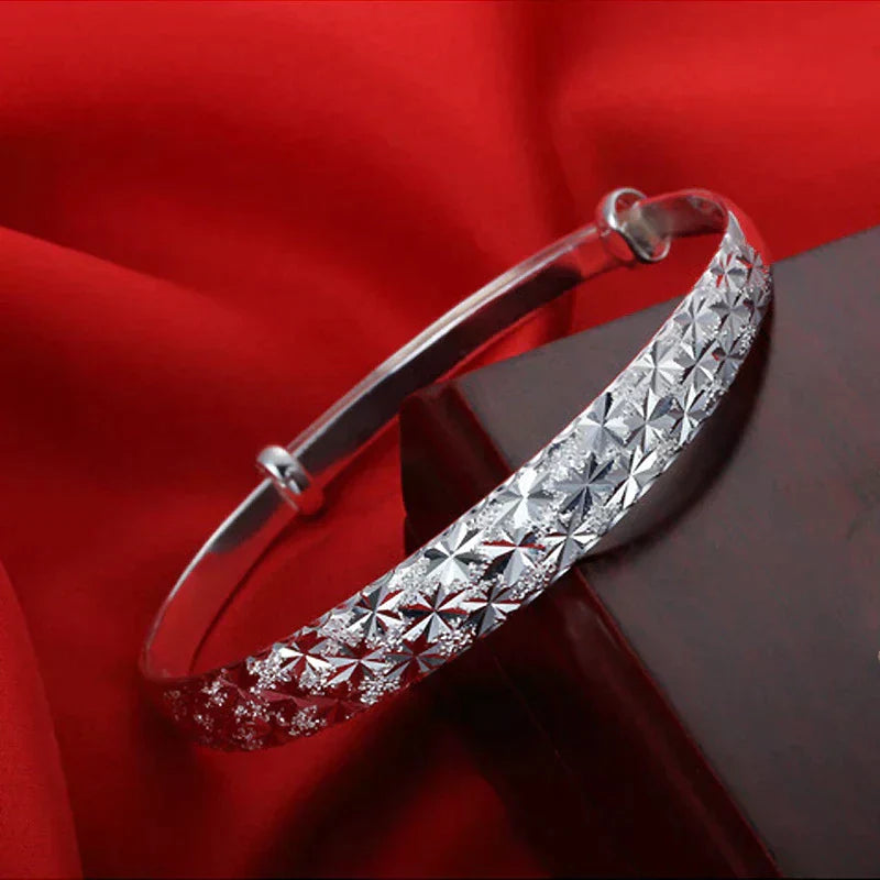Captivating Star-Shaped Silver Bracelet for a Radiant Look