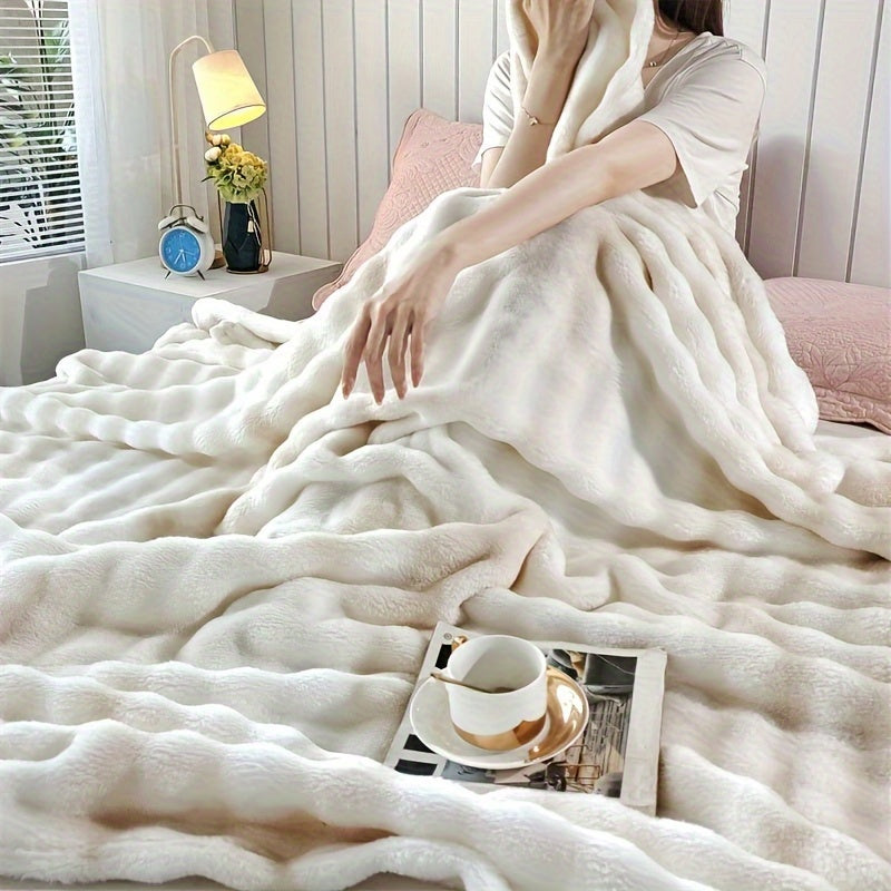 SnuggleFleece – Luxurious Soft Blanket for All Seasons