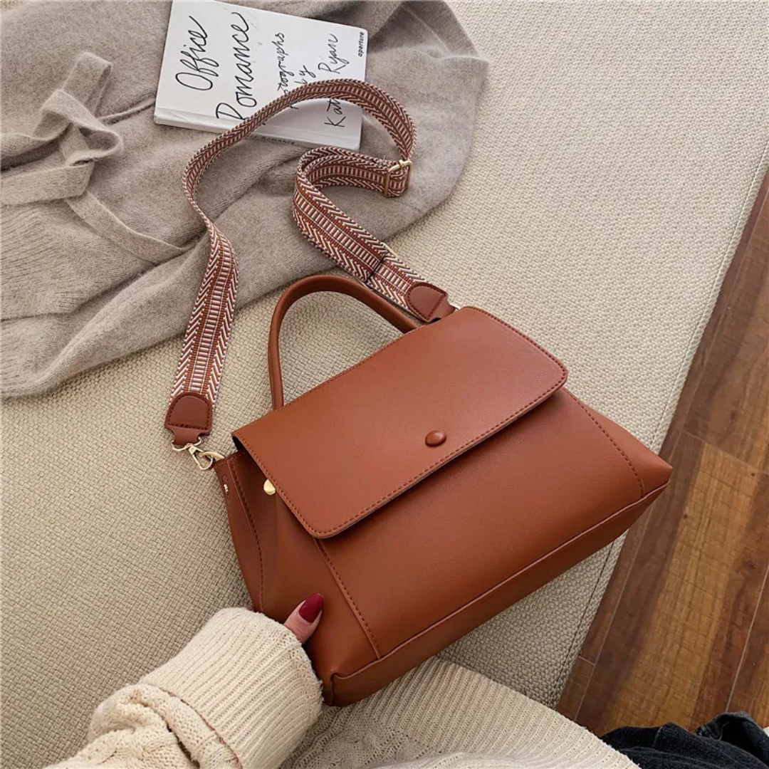 Karen Messenger - Fashionable and Practical Shoulder Bag