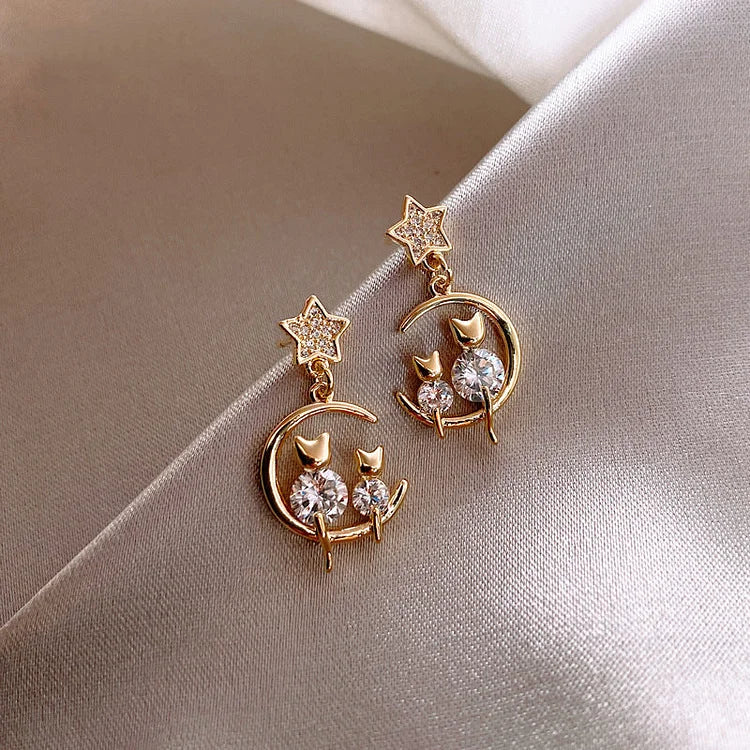 Elegant Golden Cat Earrings with Sparkling Zirconia - Feline Glamour
