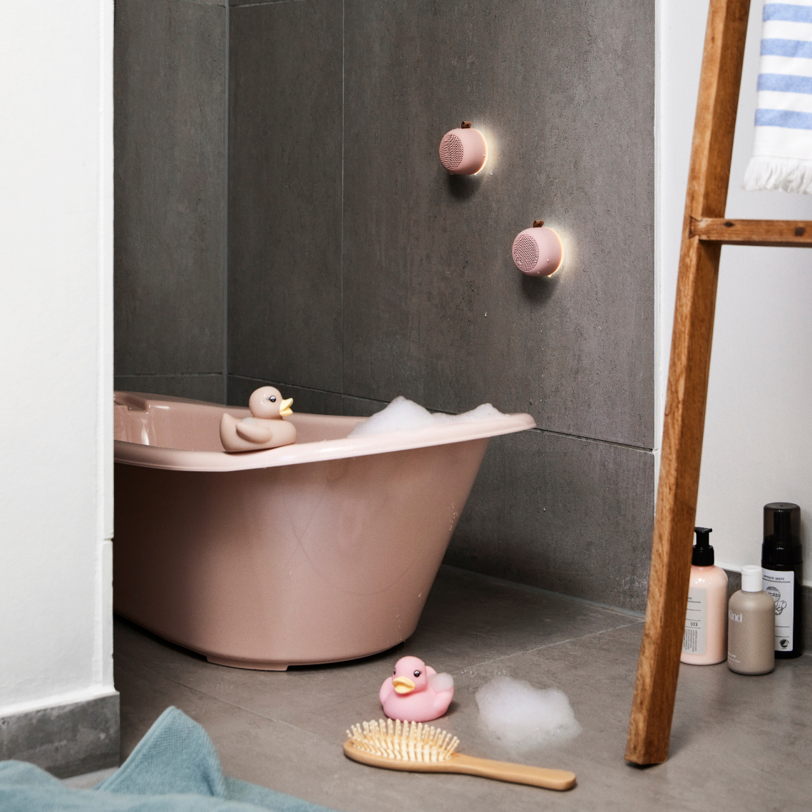 AquaBeats – Waterproof Bluetooth Bathroom Light