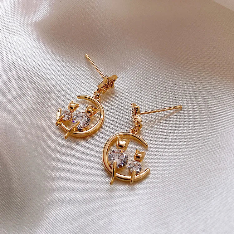 Elegant Golden Cat Earrings with Sparkling Zirconia - Feline Glamour