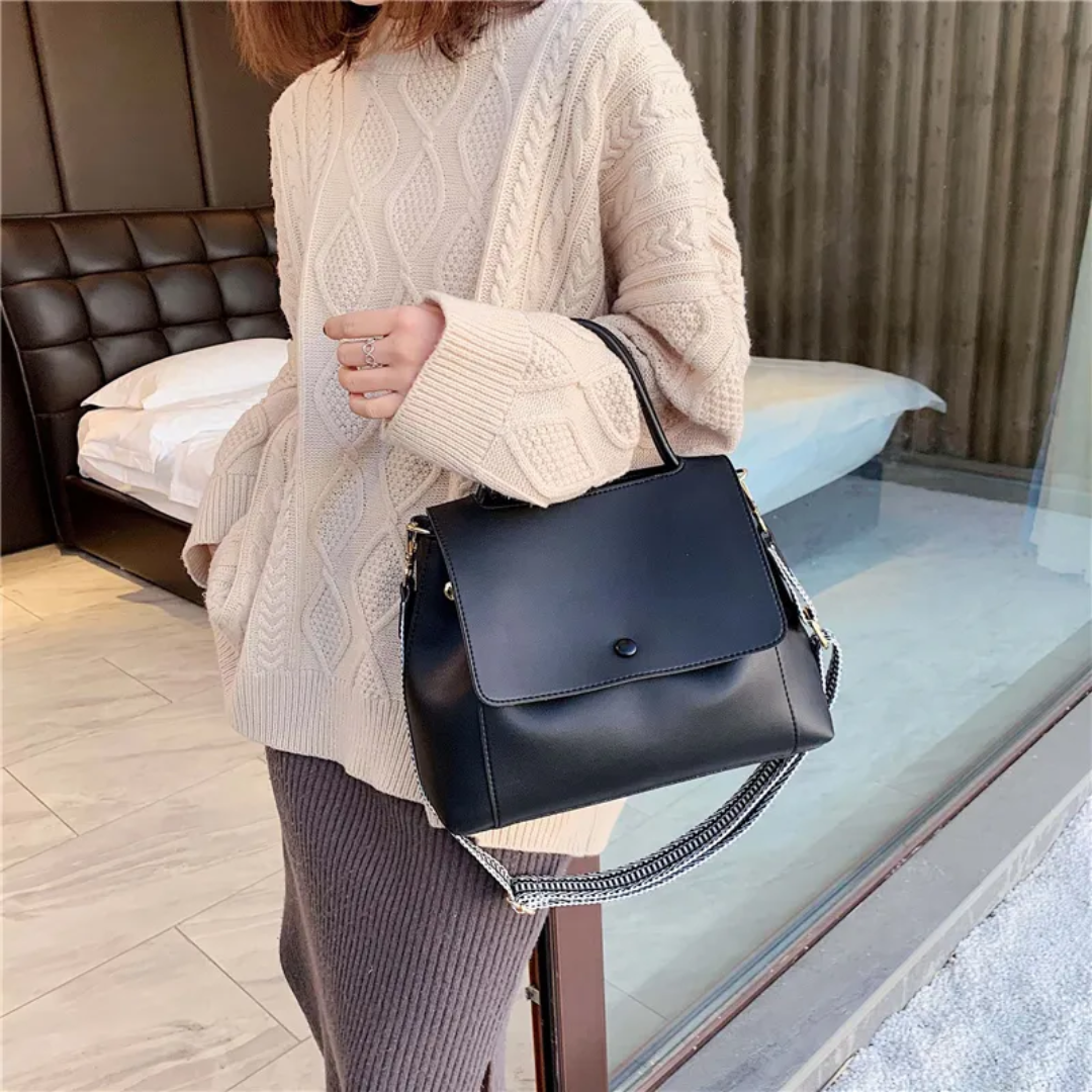 Karen Messenger - Fashionable and Practical Shoulder Bag