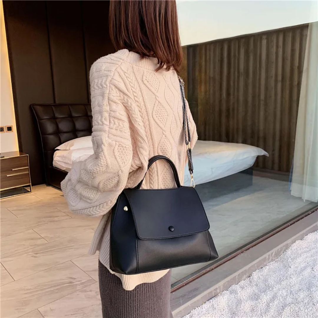 Karen Messenger - Fashionable and Practical Shoulder Bag