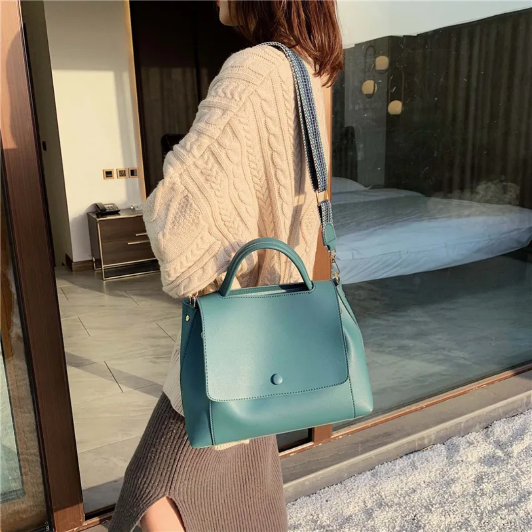 Karen Messenger - Fashionable and Practical Shoulder Bag
