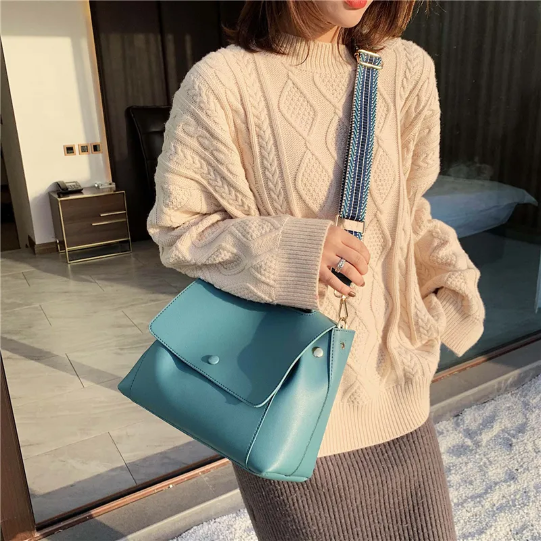 Karen Messenger - Fashionable and Practical Shoulder Bag