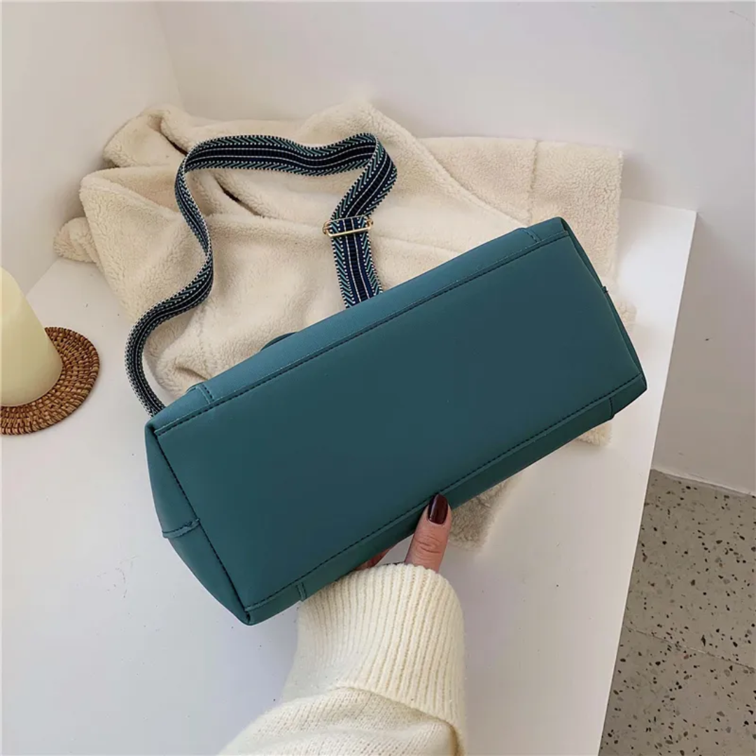 Karen Messenger - Fashionable and Practical Shoulder Bag
