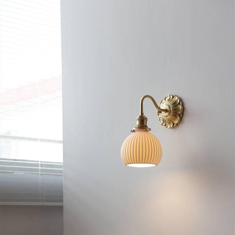 Timeless Elegance - Luxurious Brass Wall Lamp for Stylish Interiors