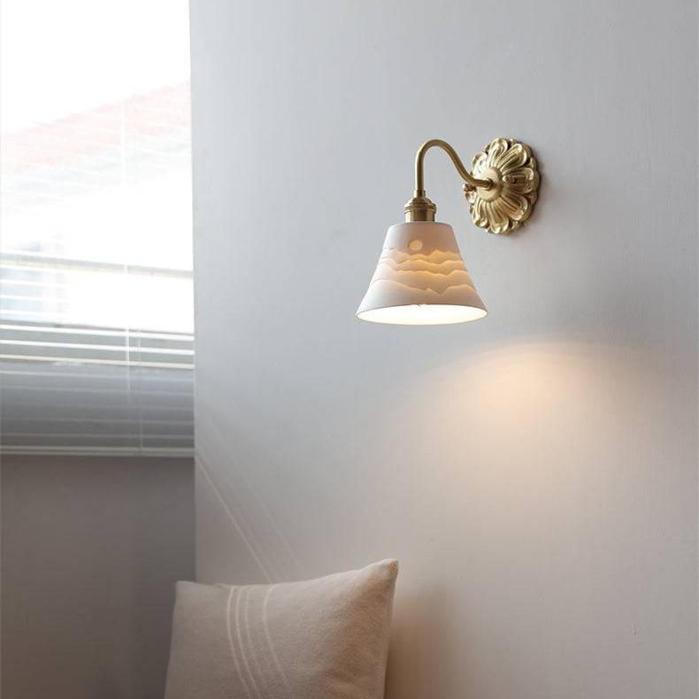 Timeless Elegance - Luxurious Brass Wall Lamp for Stylish Interiors