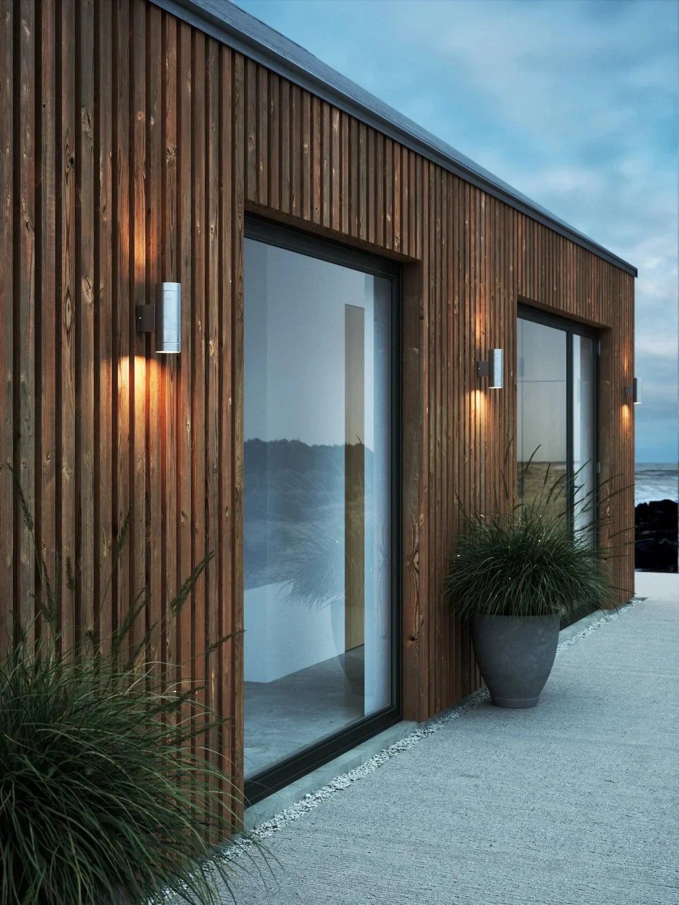UrbanGlow Lamp – Sleek Silver Up-Down Outdoor Lamp
