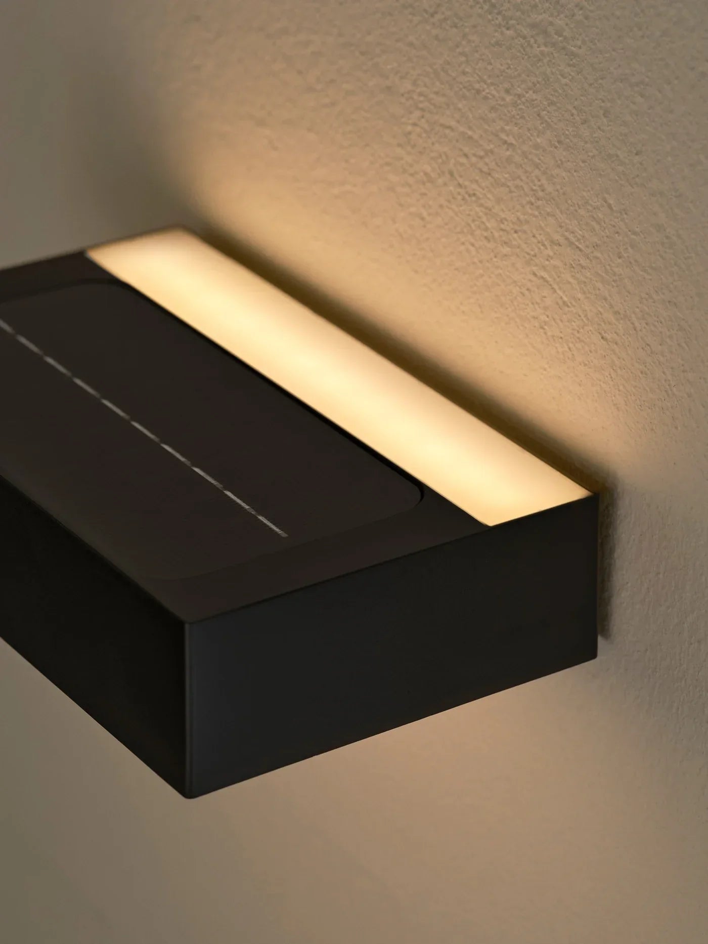 SolarGlow Outdoor Lamp – Wireless LED Wall Lamp with Sensor