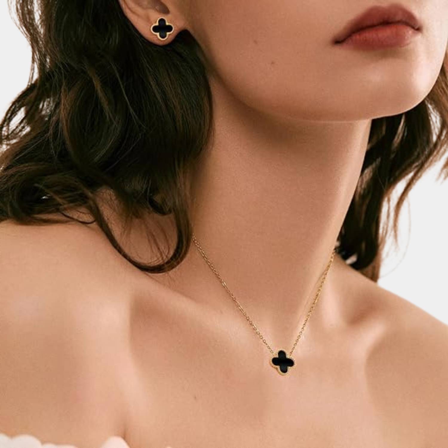 GoldenClove Jewelry Set - Elegant Clover Necklace, Bracelet & Earrings
